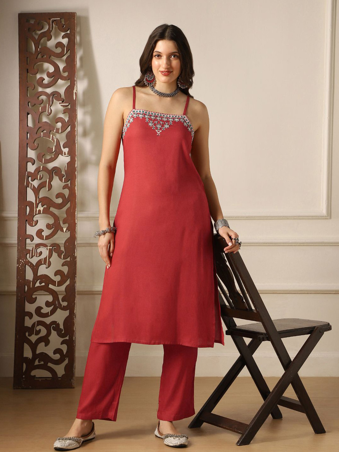 Globus Women Ethnic Motifs Embroidered Regular Strappy Sleeves Straight Kurta & Pant Set