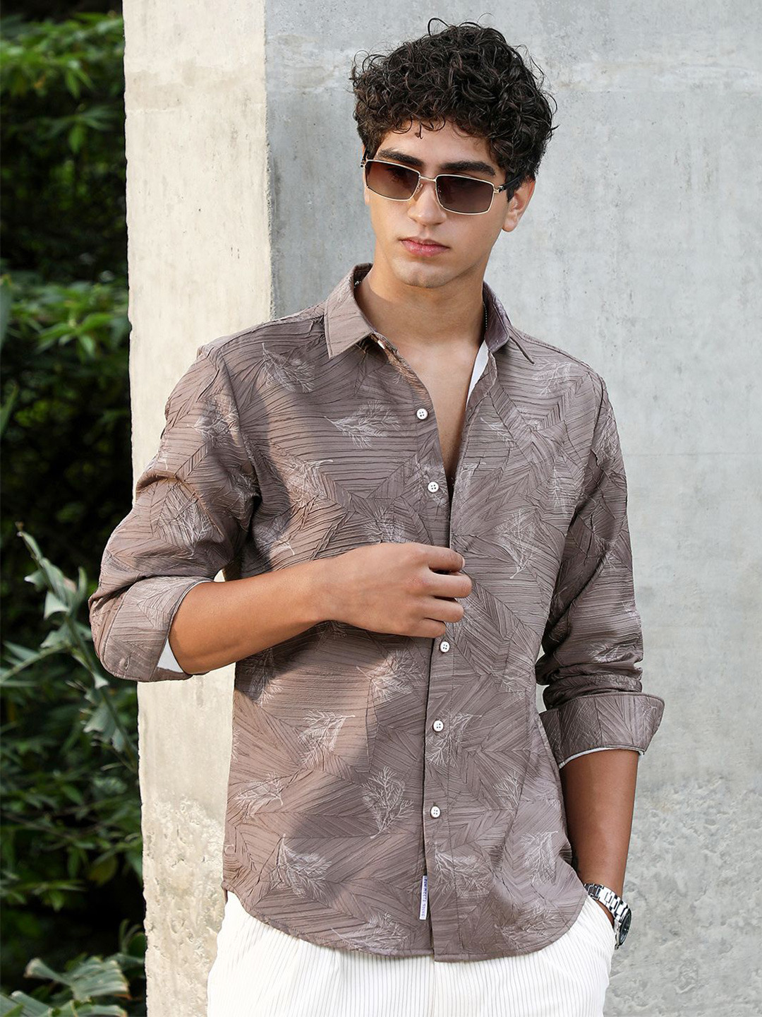 CAHOOT Men Classic Fit Floral Printed Spread Collar Casual Shirt