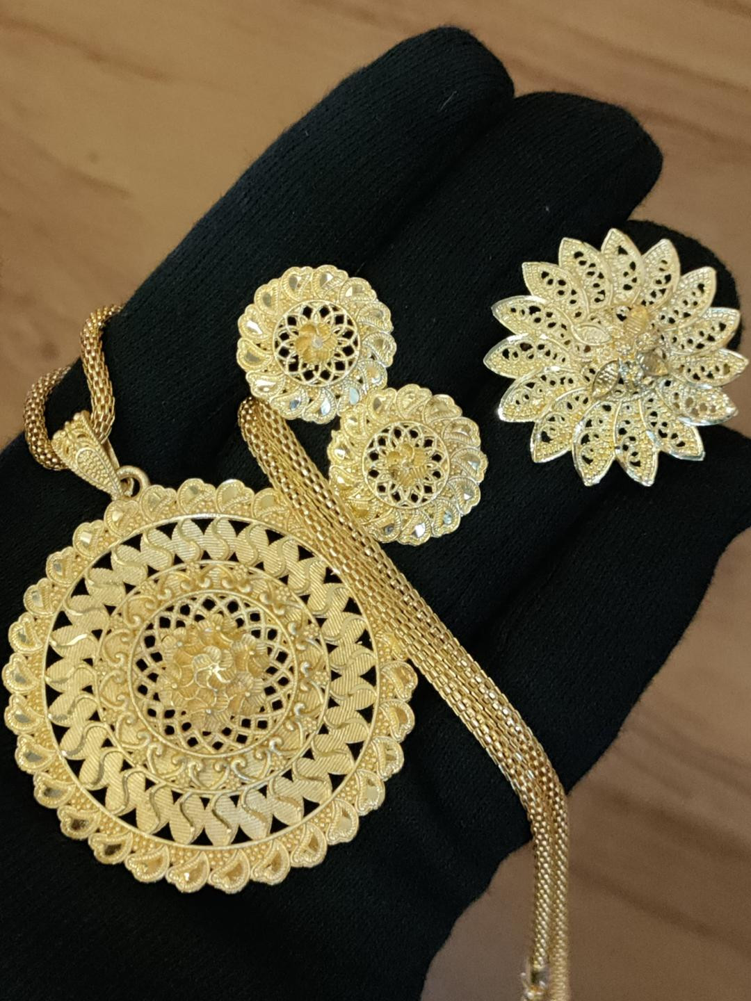 niva fashion Gold-Plated Floral Necklace With Earrings And Finger Ring