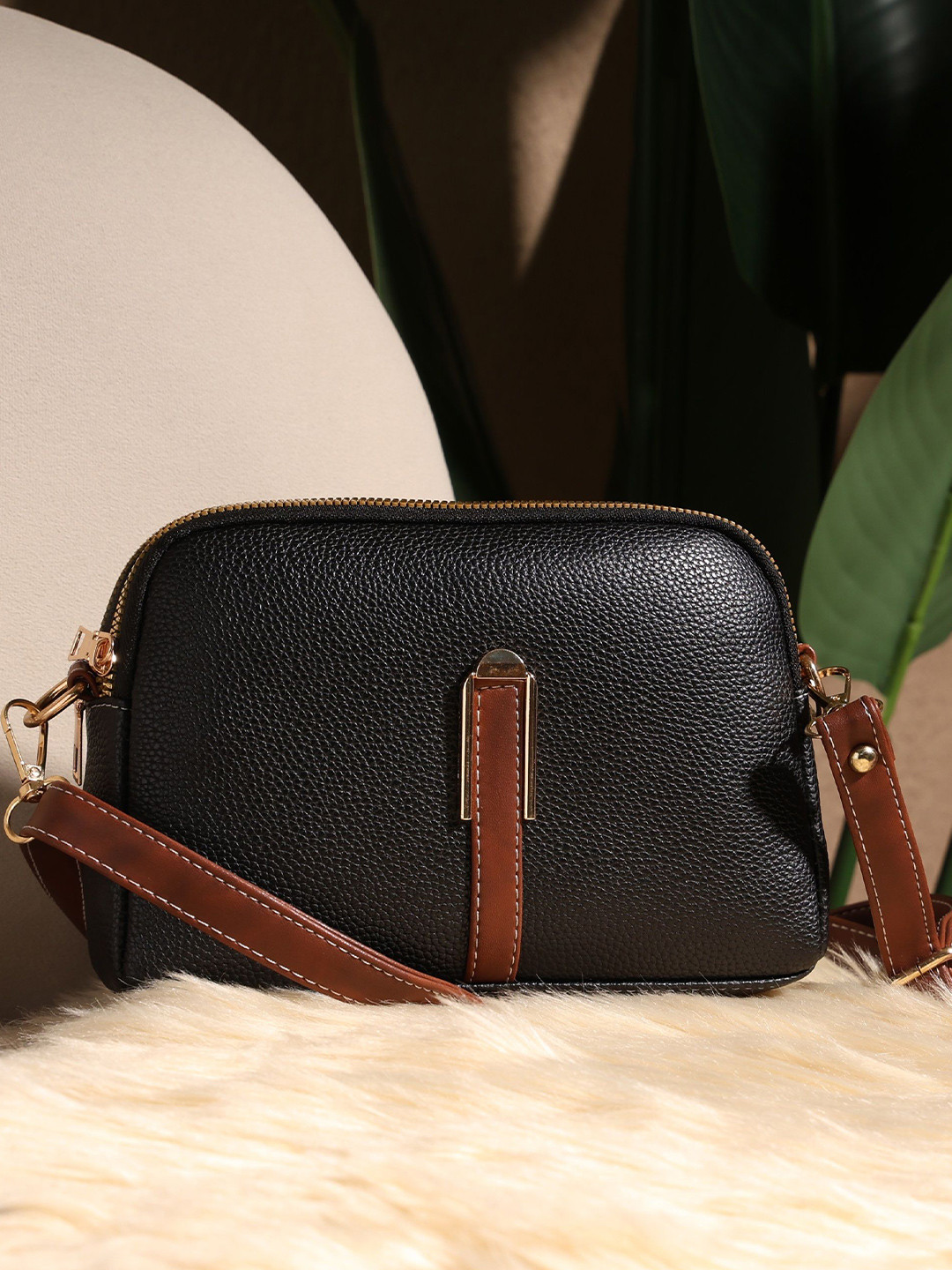 ROSS BROWN Women Textured Crossbody Sling Bag