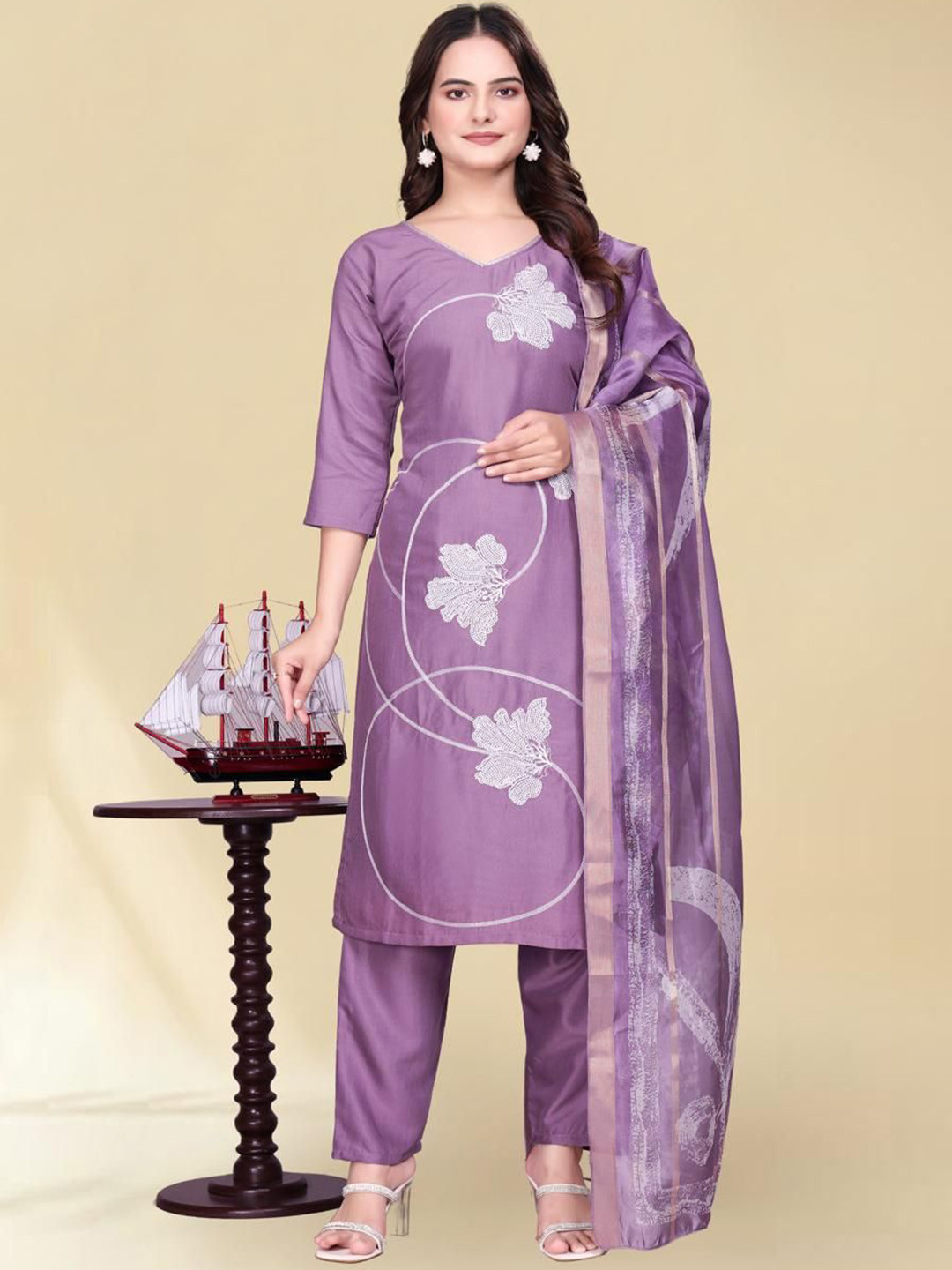 KAAYISHA FEB Women Floral Embroidered Kurta with Trousers & Dupatta