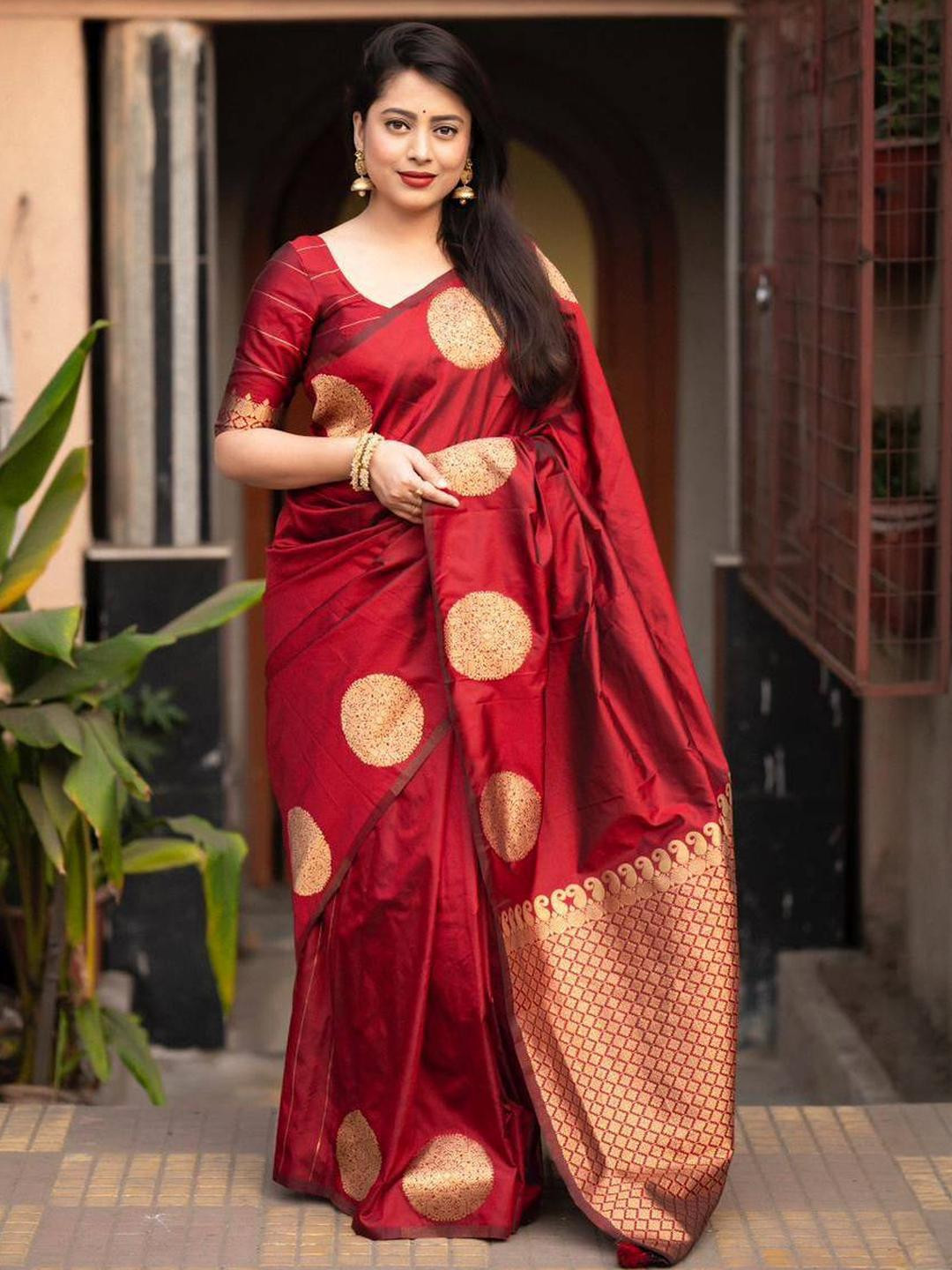 GHAN SALS Women Red Ethnic Motifs Zari Silk Blend Kanjeevaram Saree With Blouse Piece