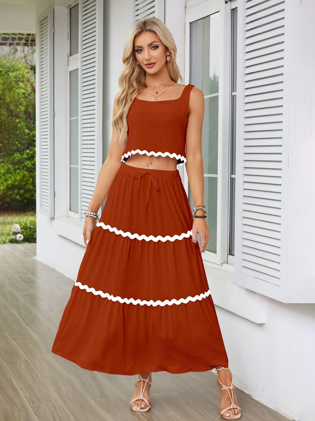 Outzidr Contrast Tipping Top & Skirt Co-Ord Set