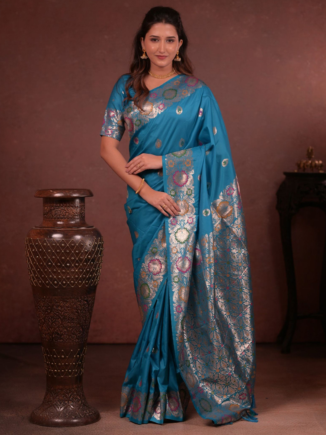 Mitera Ethnic Motifs Zari Weaving Border Saree And Contrast Blouse Piece