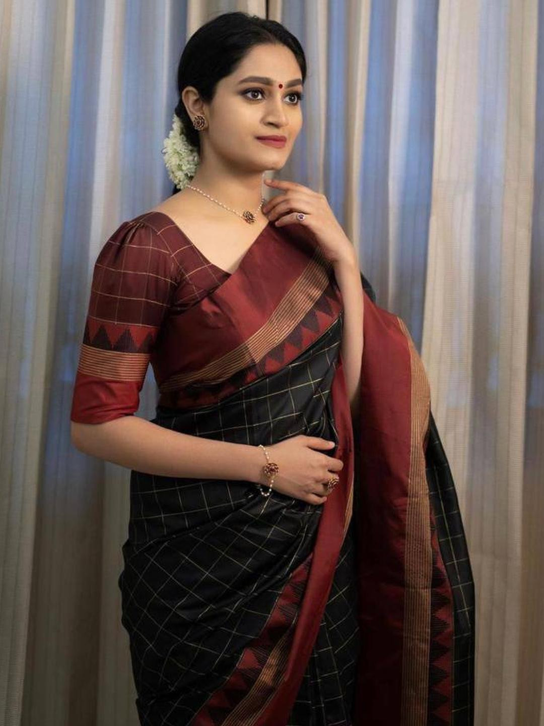 GHAN SALS Women Checked Print Silk Blend Saree