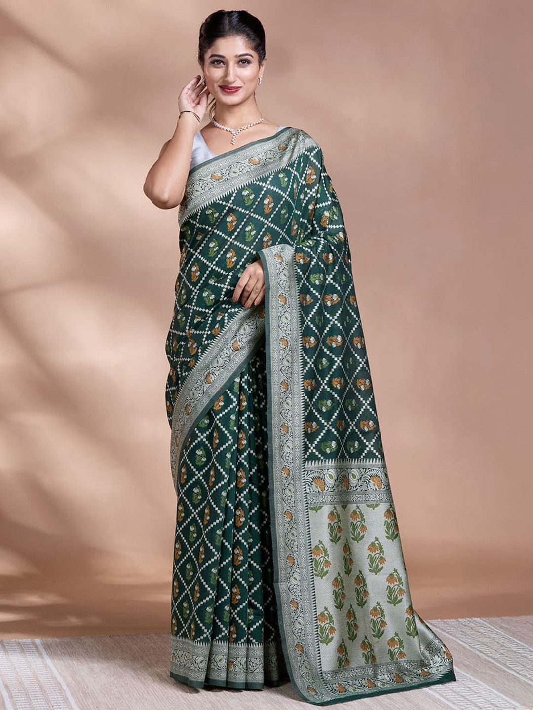 PALLU PATARI Floral Printed Zari Banarasi Saree