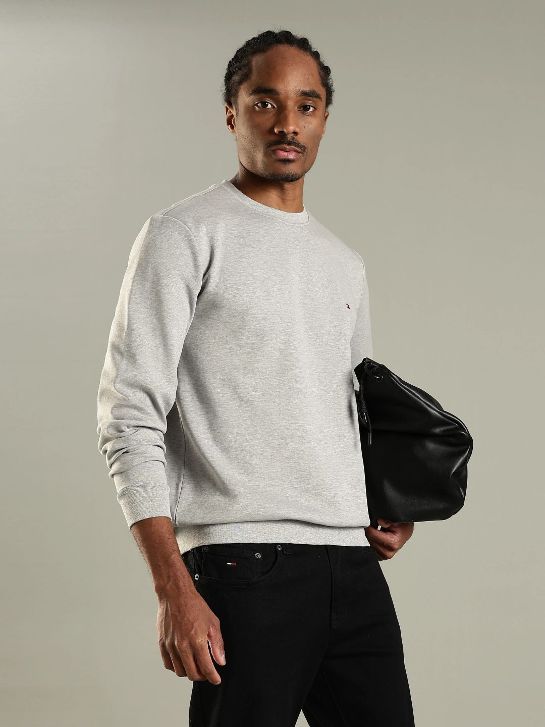 Tommy Hilfiger Men Solid Regular Fit Cotton Sweatshirt