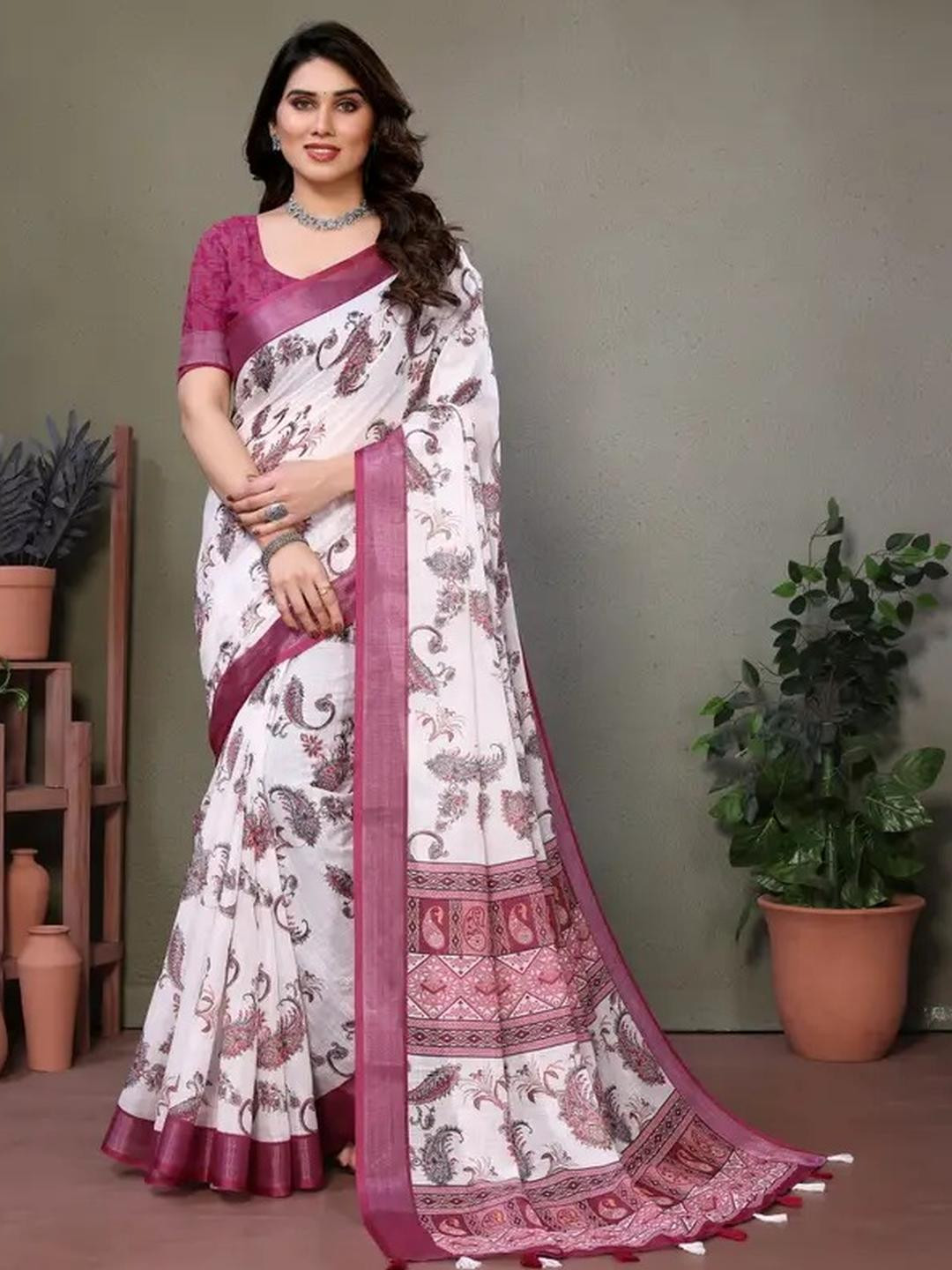santro sarees Pink Silk Blend  Sarees