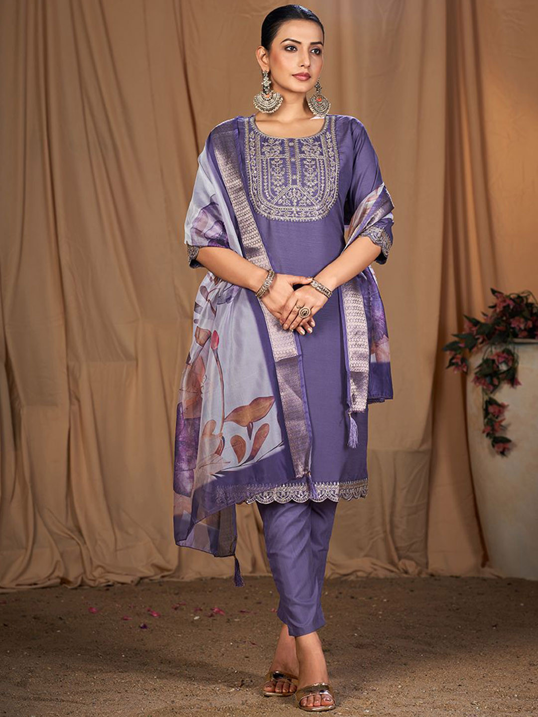 MAA BHAKTI ENTERPRISE Women Embroidered Regular Knee Length Straight Kurta Set