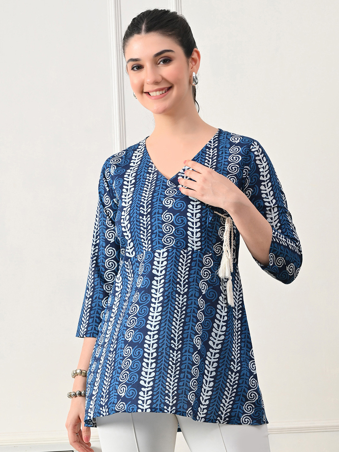 KALINI Women Blue Batik Printed Tunic