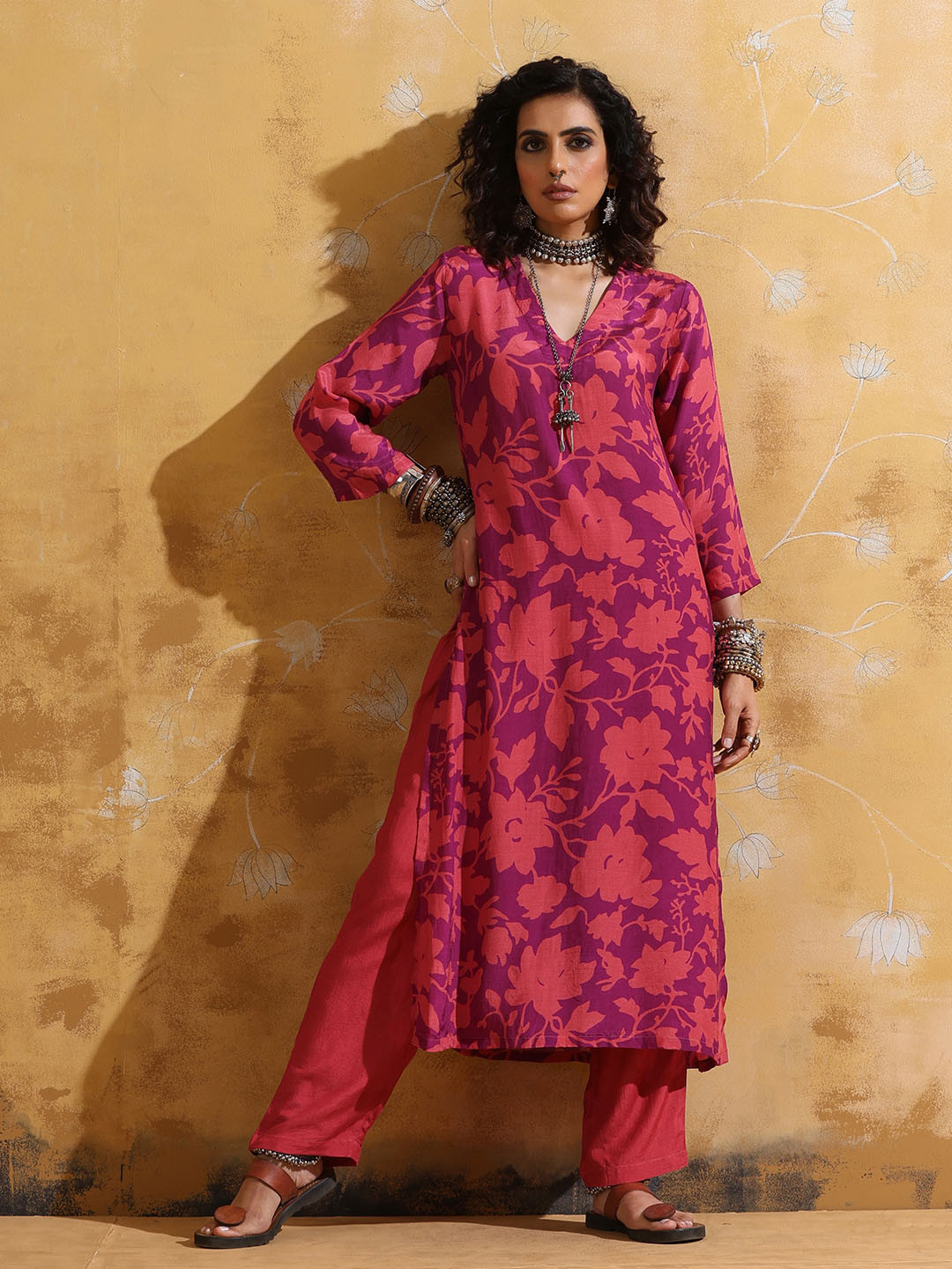 trueBrowns Peach Floral Printed V-Neck High-Slit Muslin Silk Kurta With Trouser Set