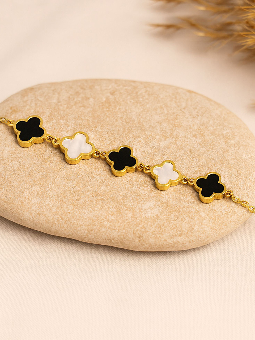 Bohey by KARATCART Gold-Plated Link Enamelled Clover Bracelet