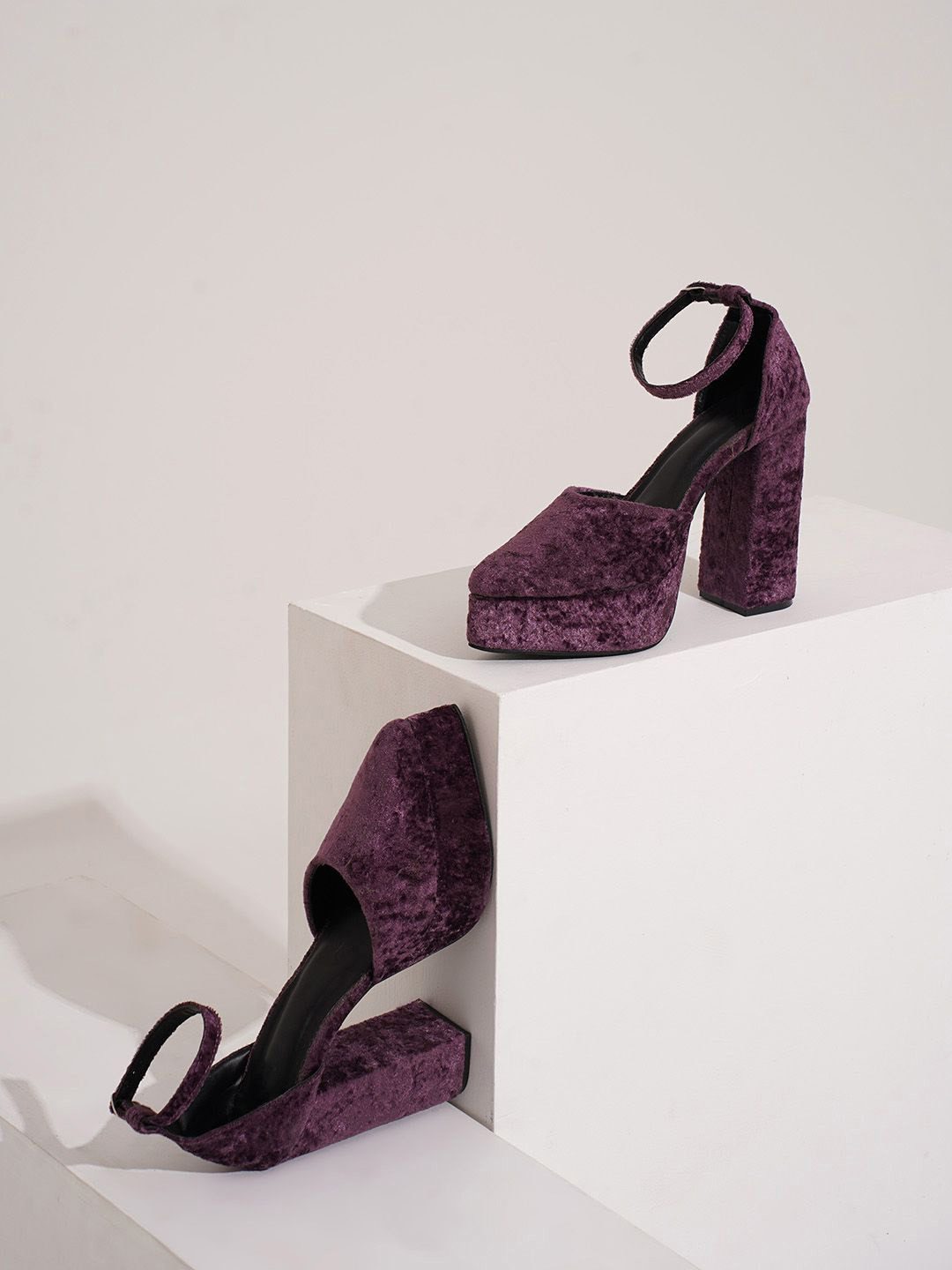 Froh Feet Women Velvet Pointed Toe Platform Heel Sandals with Buckles