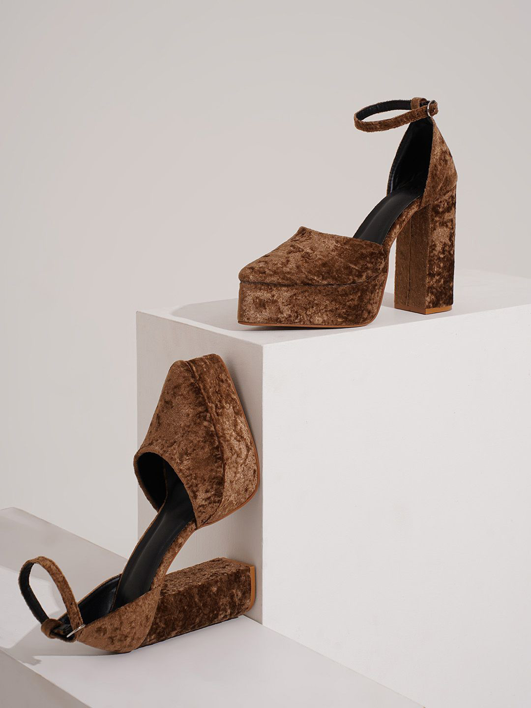 Froh Feet Women Velvet Party Block Sandals with Buckles