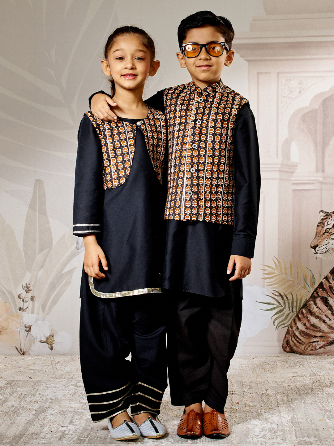 VASTRAMAY Girls Regular Kurta Patiala with Printed Jacket
