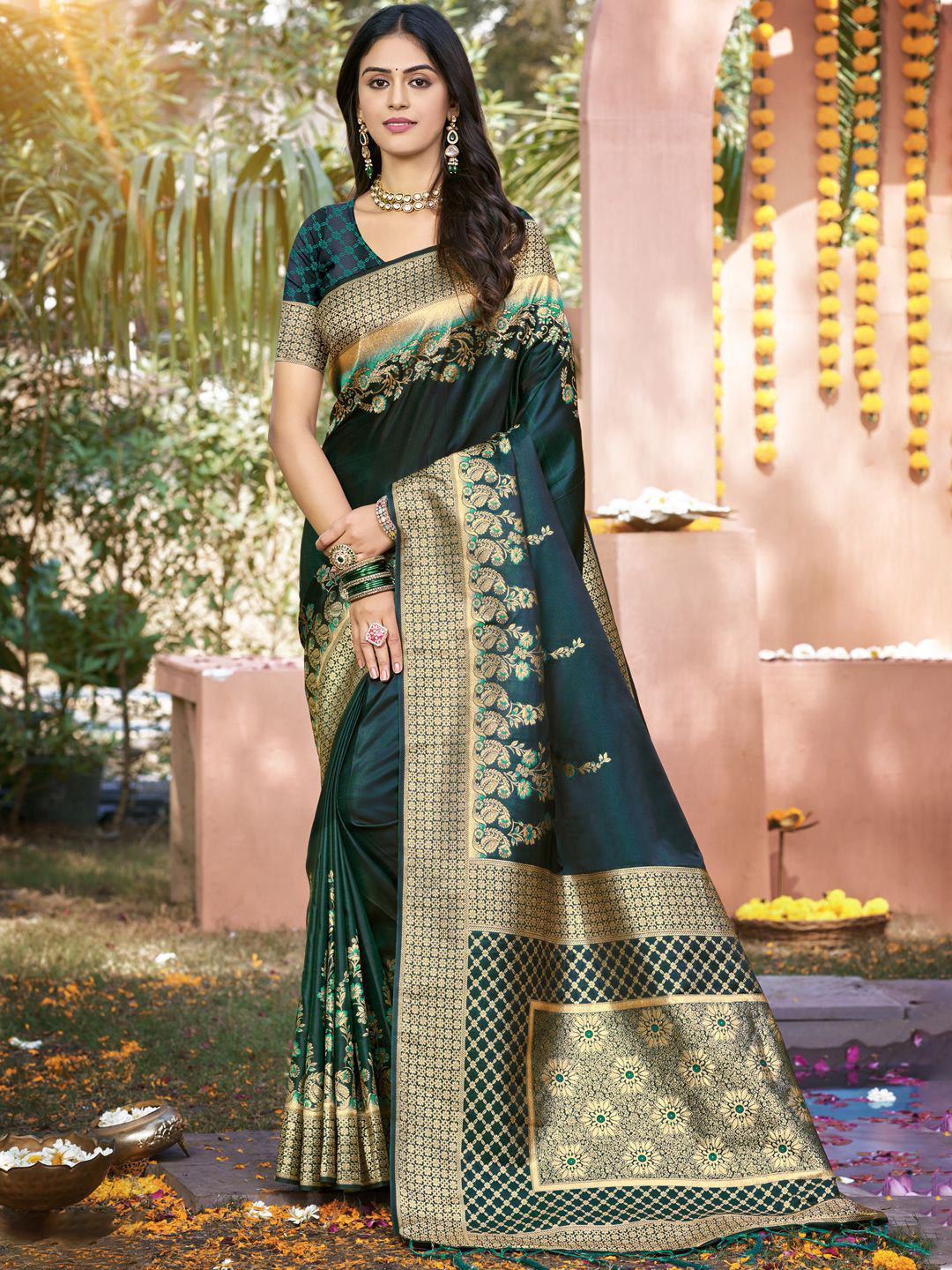 DEVATITHI Women Rama Green Silk Saree