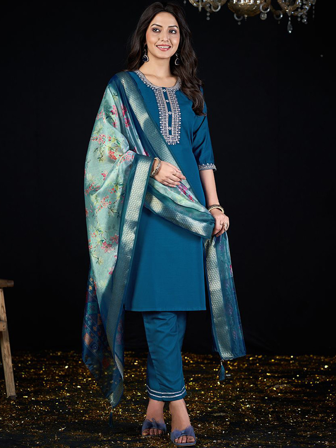 MAA BHAKTI ENTERPRISE Women Ethnic Motifs Embroidered Kurta with Trousers & Dupatta