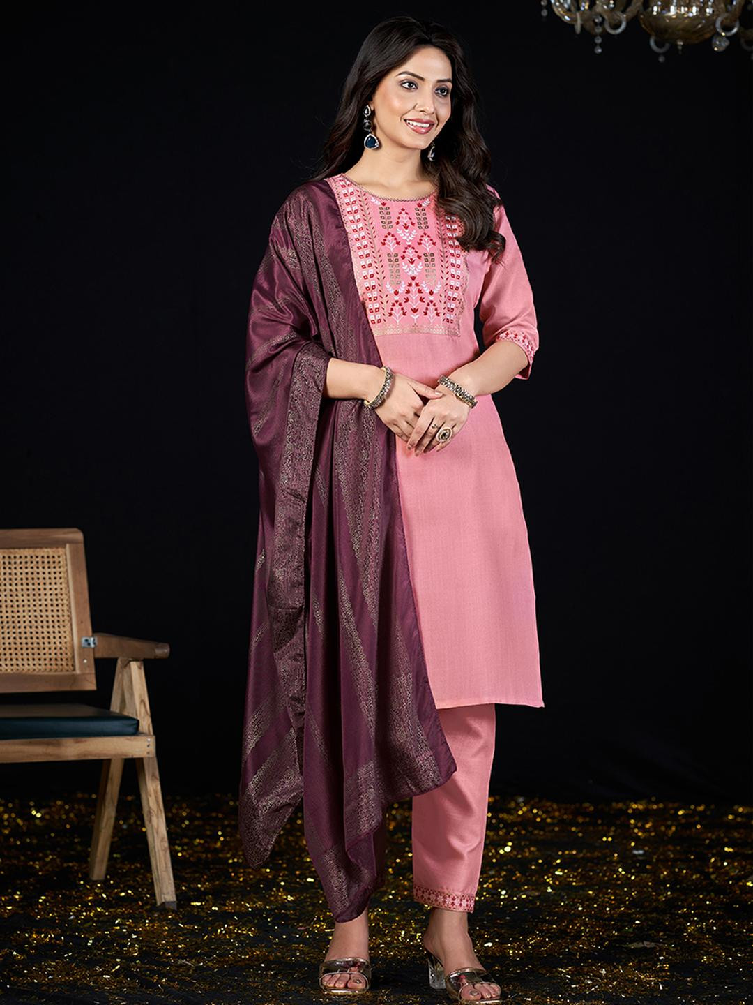 CLAVINET Women Ethnic Motifs Embroidered Silk Chiffon Kurta with Trousers & With Dupatta