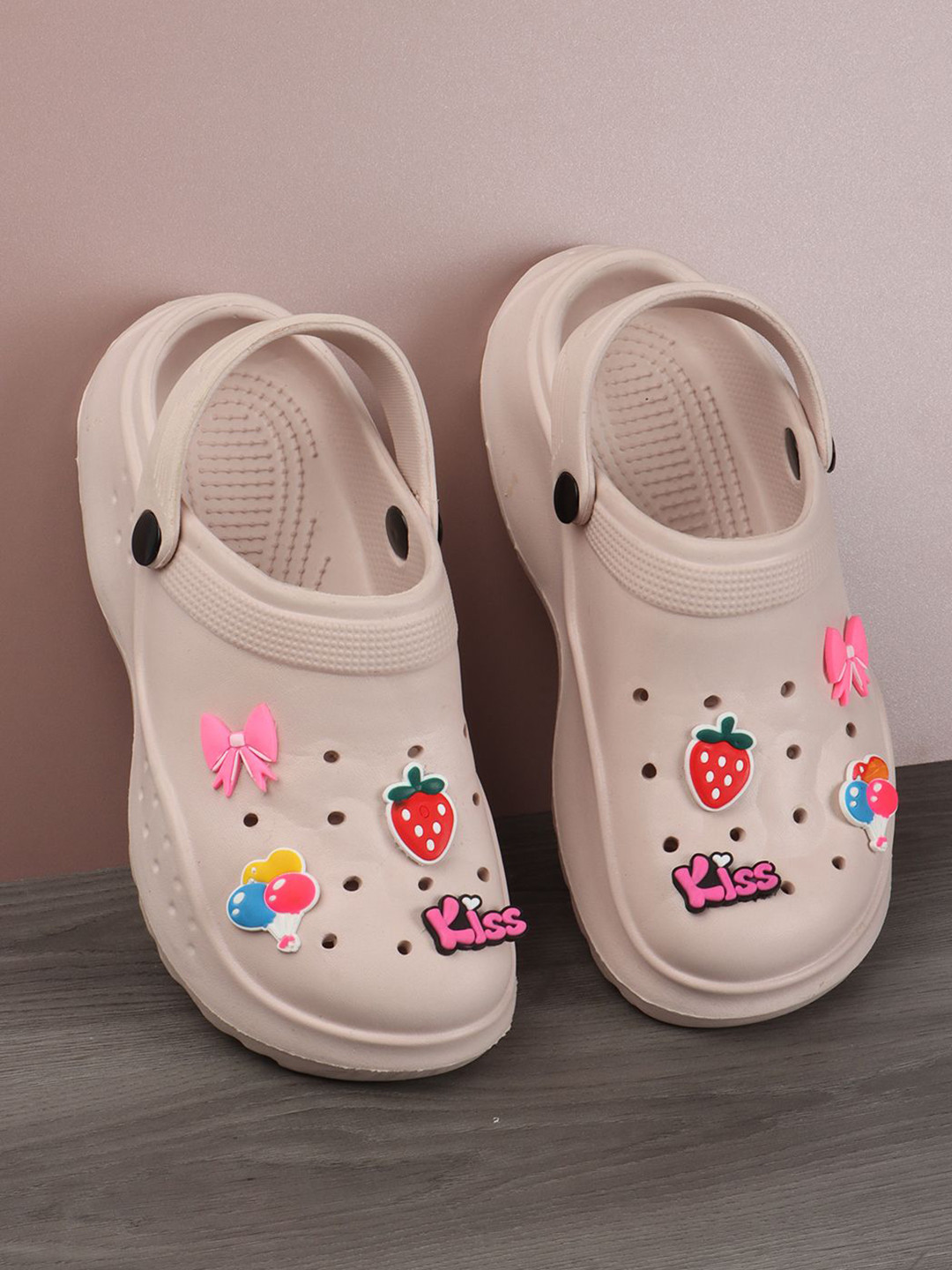 ZAPATOZ Women Chrams Detailed Clogs