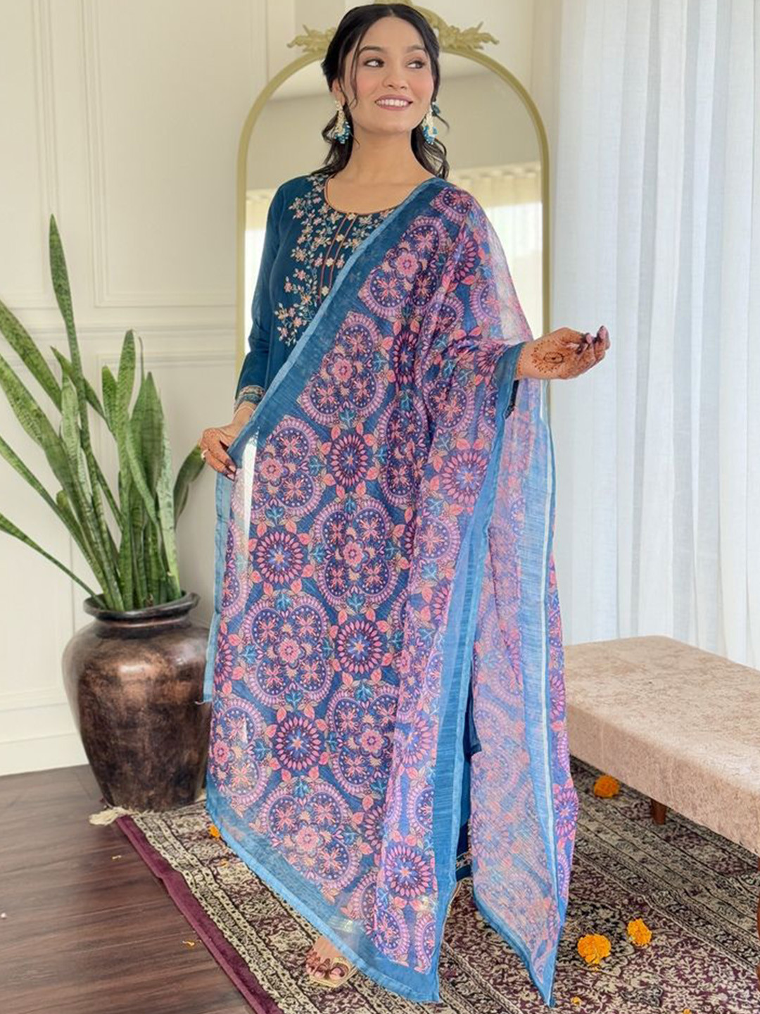 AG TEXTILE Women Floral Embroidered Regular Beads and Stones Kurta with Trousers & Dupatta