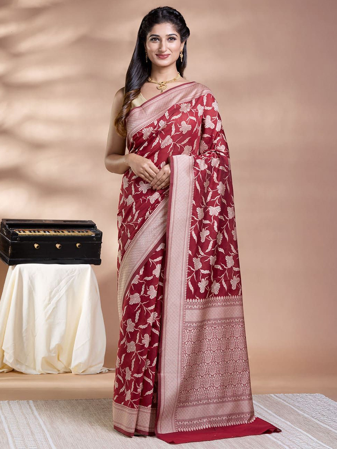 PALLU PATARI Floral Woven Design Zari Banarasi Saree