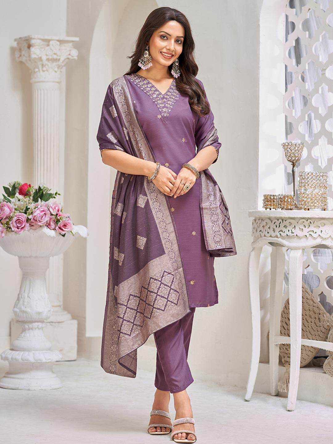 CLAVINET Women Ethnic Motifs Embroidered Kurta with Palazzos & With Dupatta