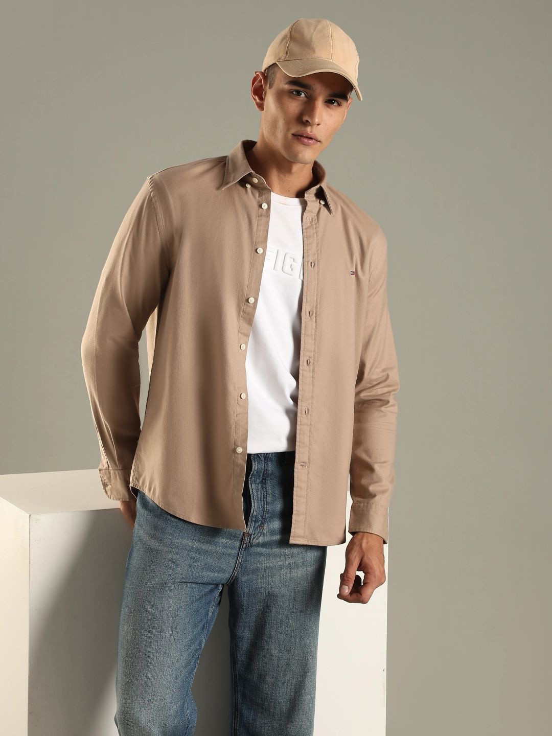 Tommy Hilfiger Men Solid Spread Collar Cotton Casual Shirt