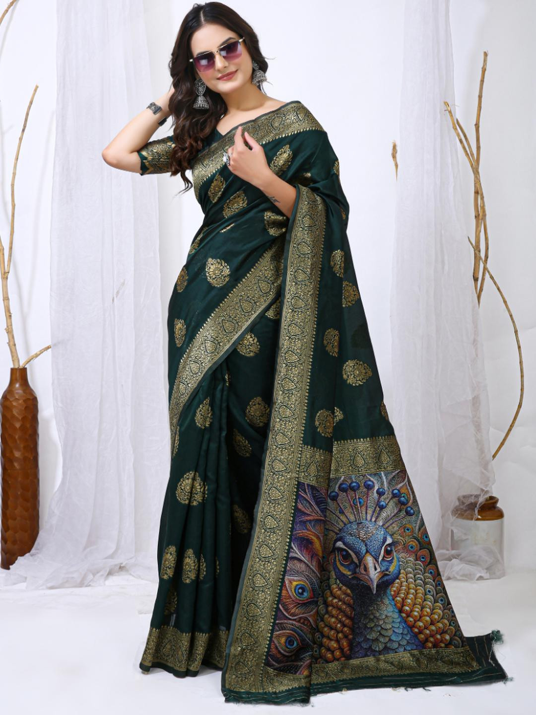 HERE&NOW Women Woven Design Peacock Print Art Silk Banarasi Saree