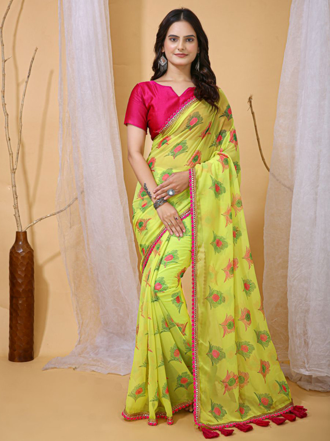 KAYOMMI Floral Pure Georgette Block Print Saree with Embroidered Border