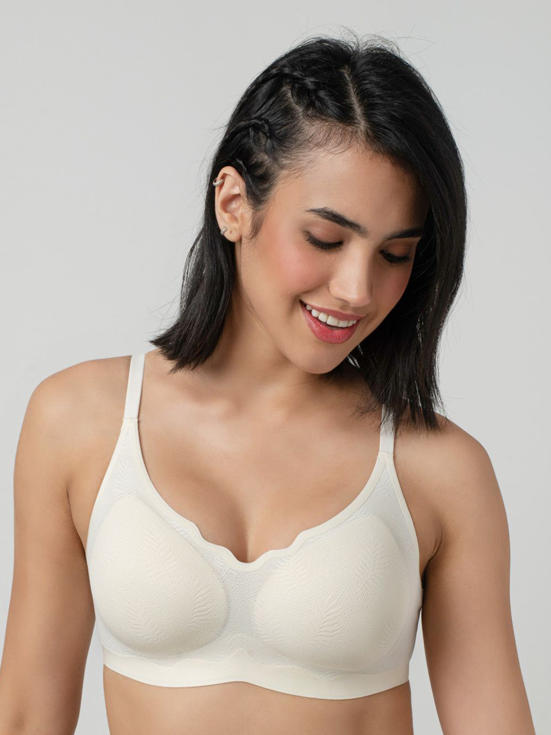 bodyline Women Medium Coverage Seamless Lightly Padded with Adjustable Straps T-Shirt Bra
