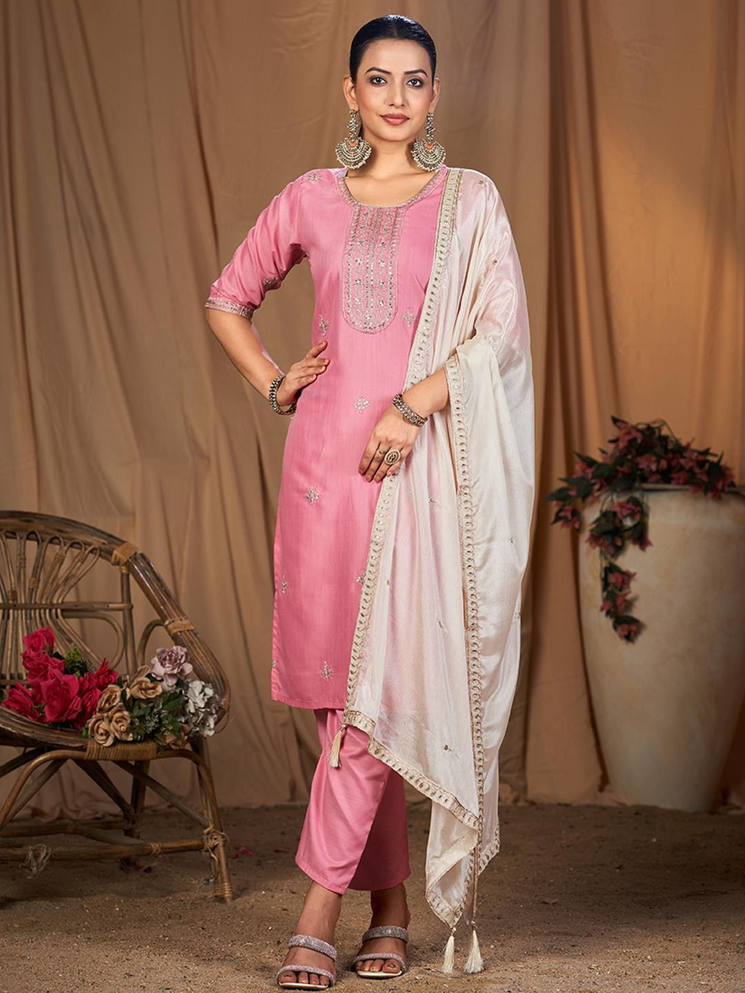 CLAVINET Women Pink Embroidered  Kurta with Pyjamas & Dupatta