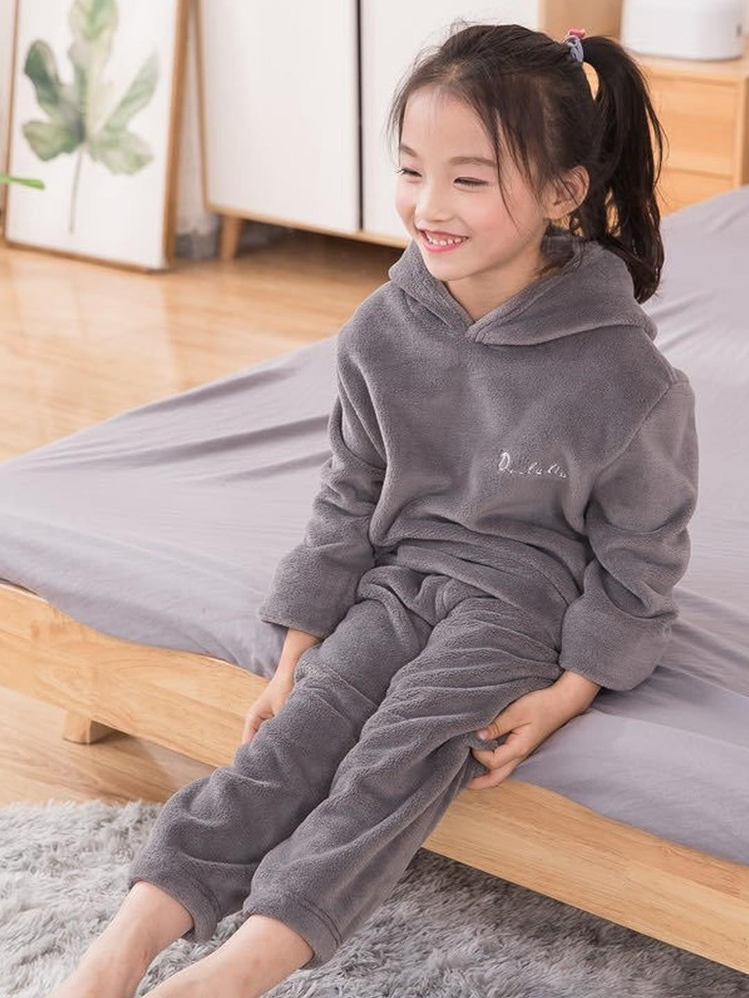 FITIN OUTFIT Girls Grey Solid Winter Nightdress
