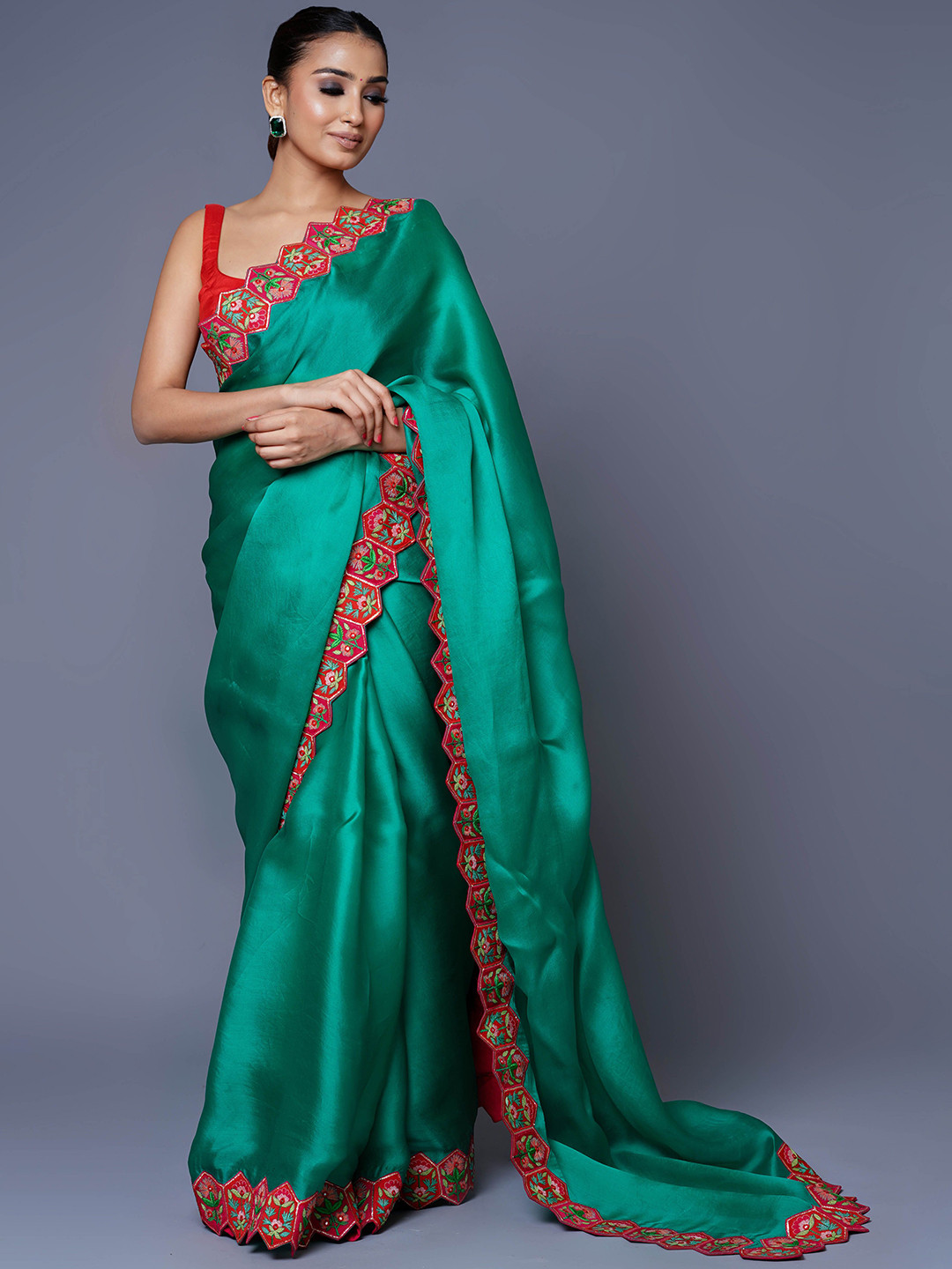 SANJ ADITYA Embroidered Saree With Blouse Piece