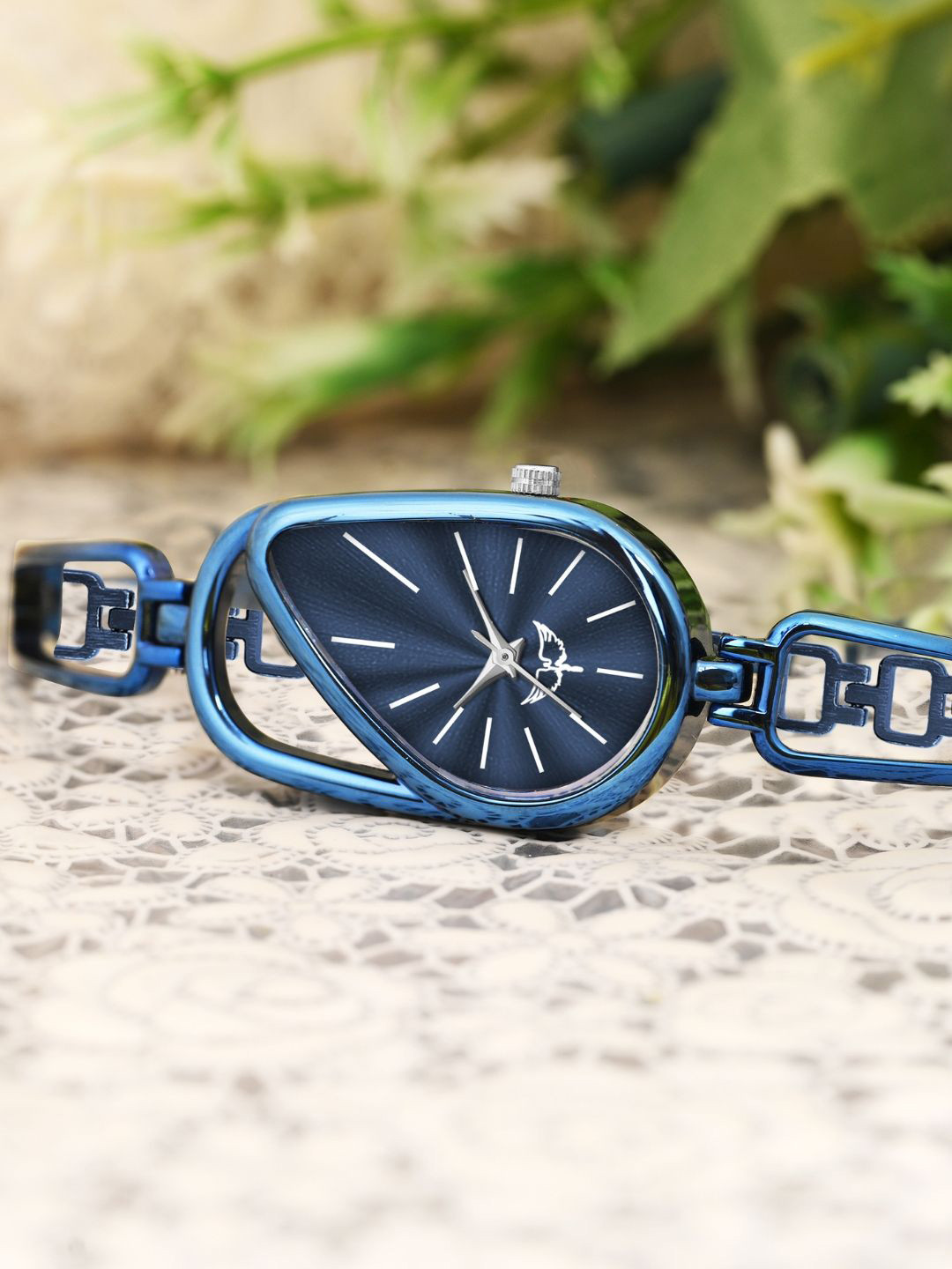 WHITE BIRD Women Brass Oval Dial & Bracelet Style Straps Analogue Watch 5101 Blue