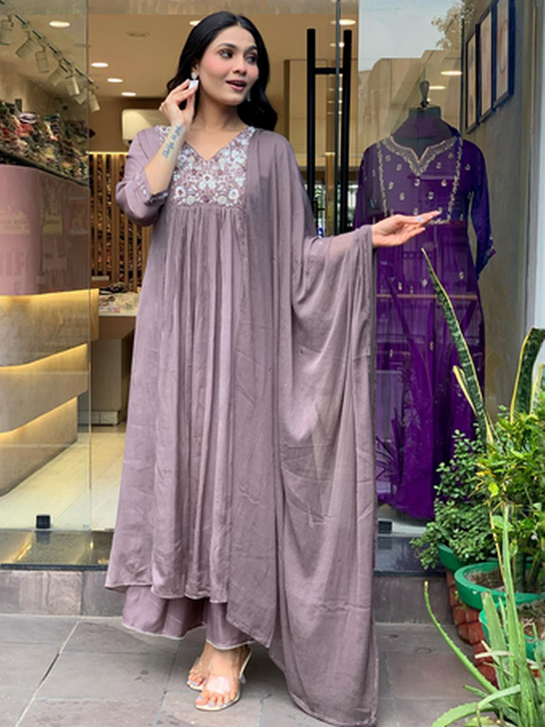 ATOXIC Women Floral Embroidered High Slit Kurta with Trousers & With Dupatta