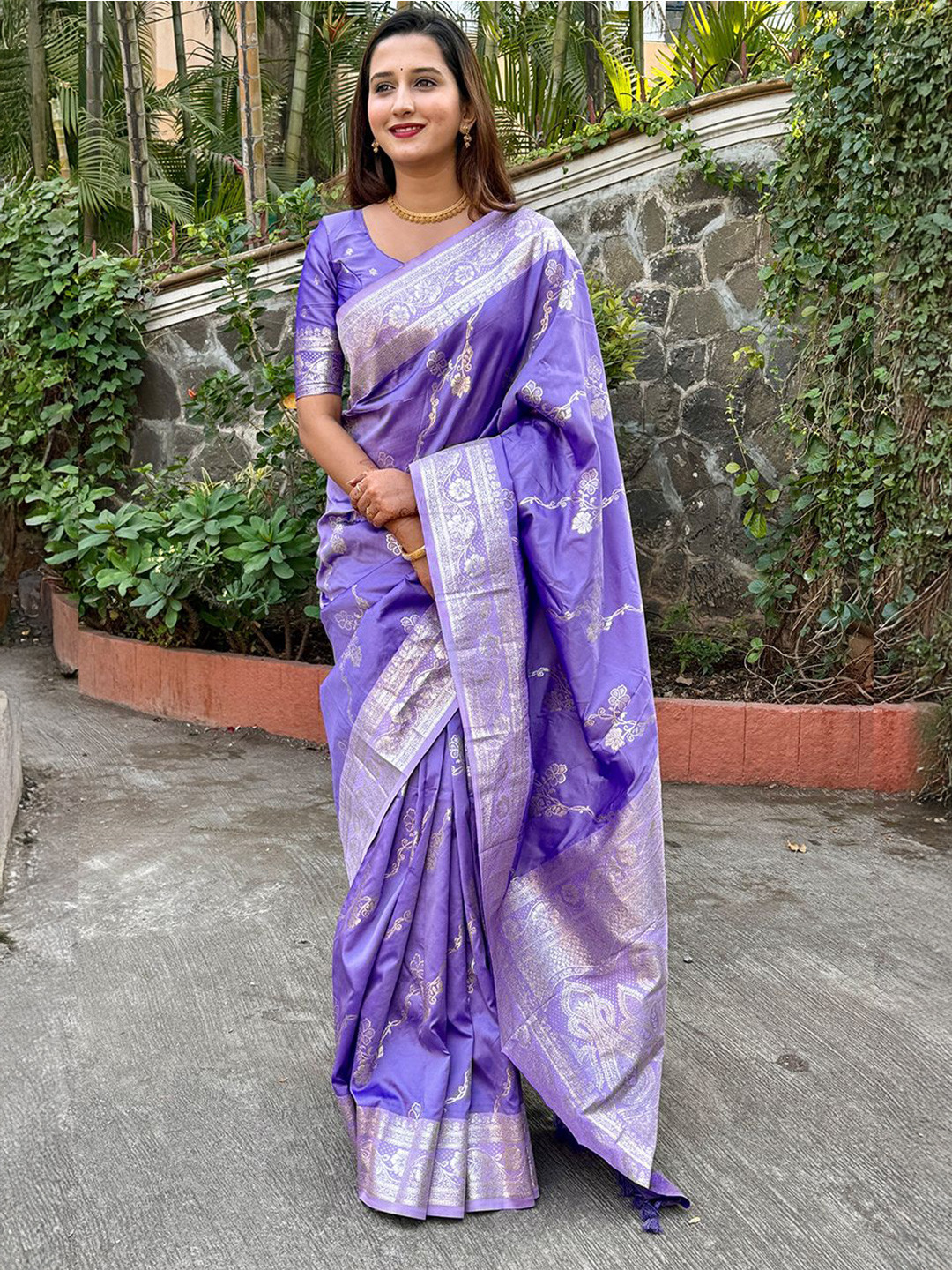 Nayanthara Trends Woven Design Zari Banarasi Saree With Blouse Piece