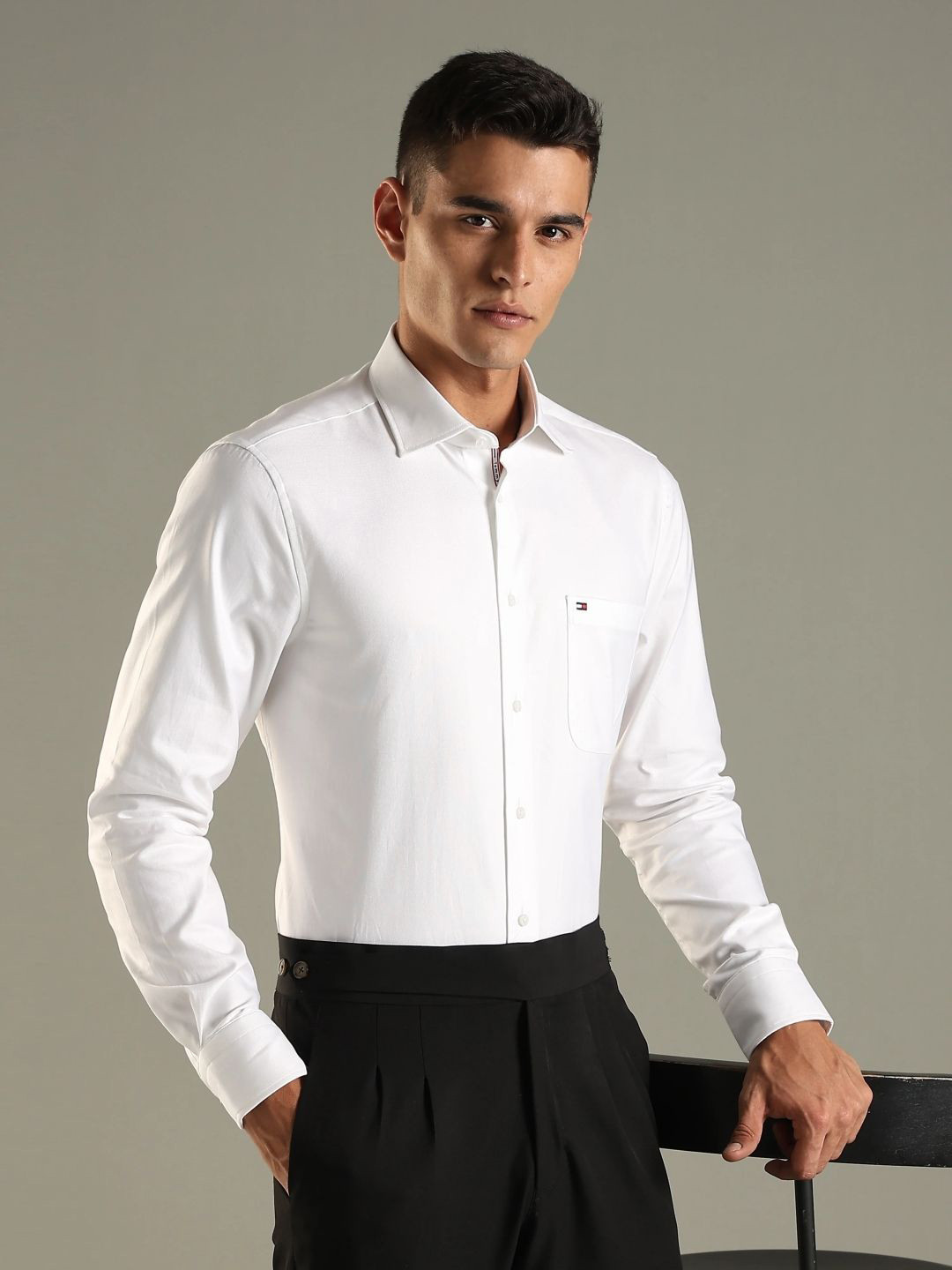Tommy Hilfiger Men Slim Fit Solid Spread Collar Pure Cotton Casual Shirt