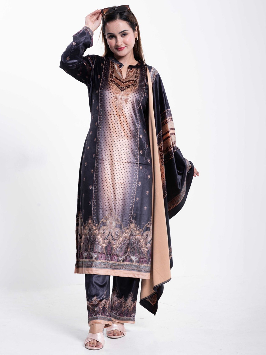 WAABBI SAABBI Women Ethnic Motifs Printed Regular Velvet Kurta Set