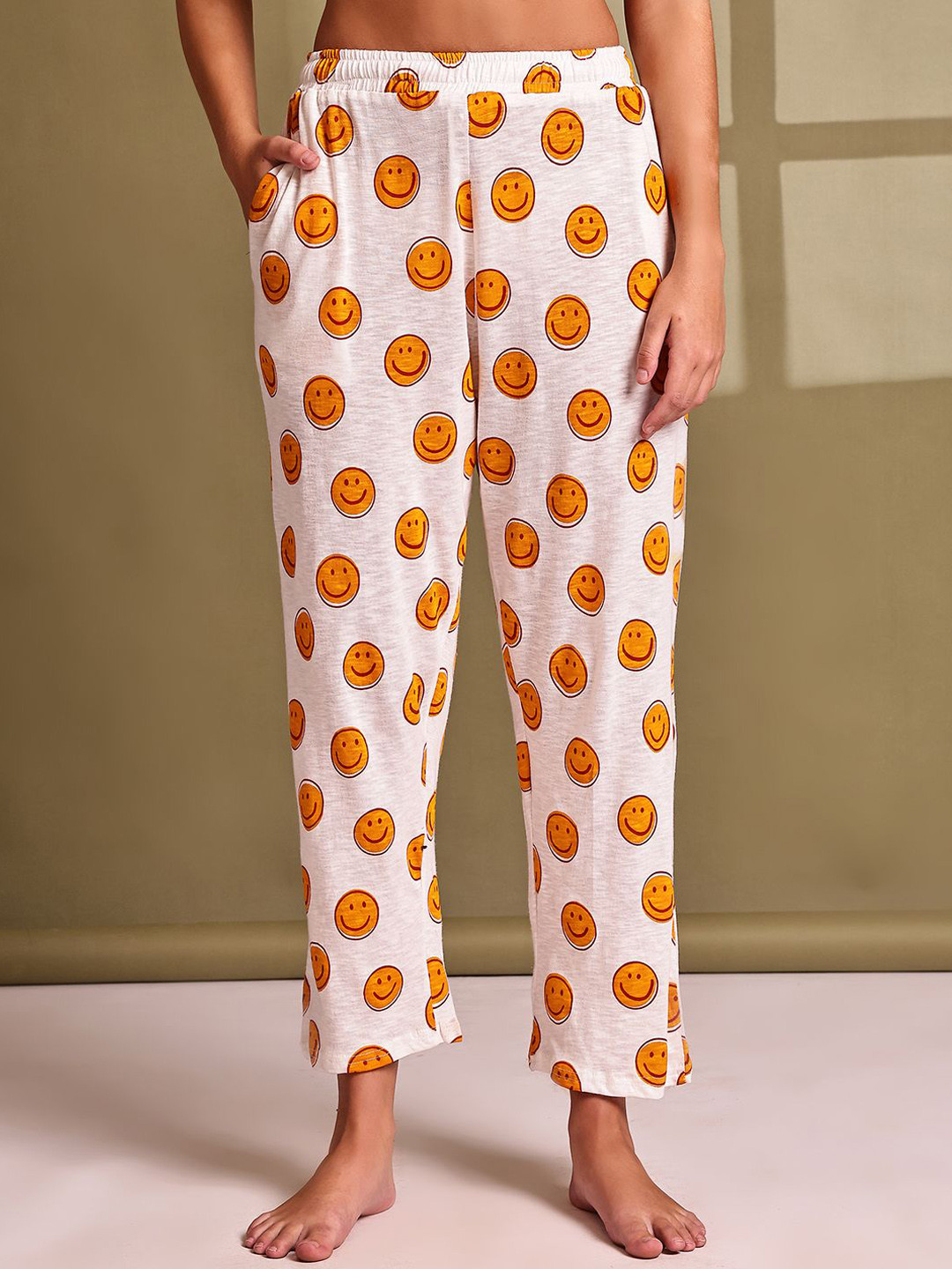 TAG 7 Women Smiley Printed Mid-Rise Cotton Lounge Pants