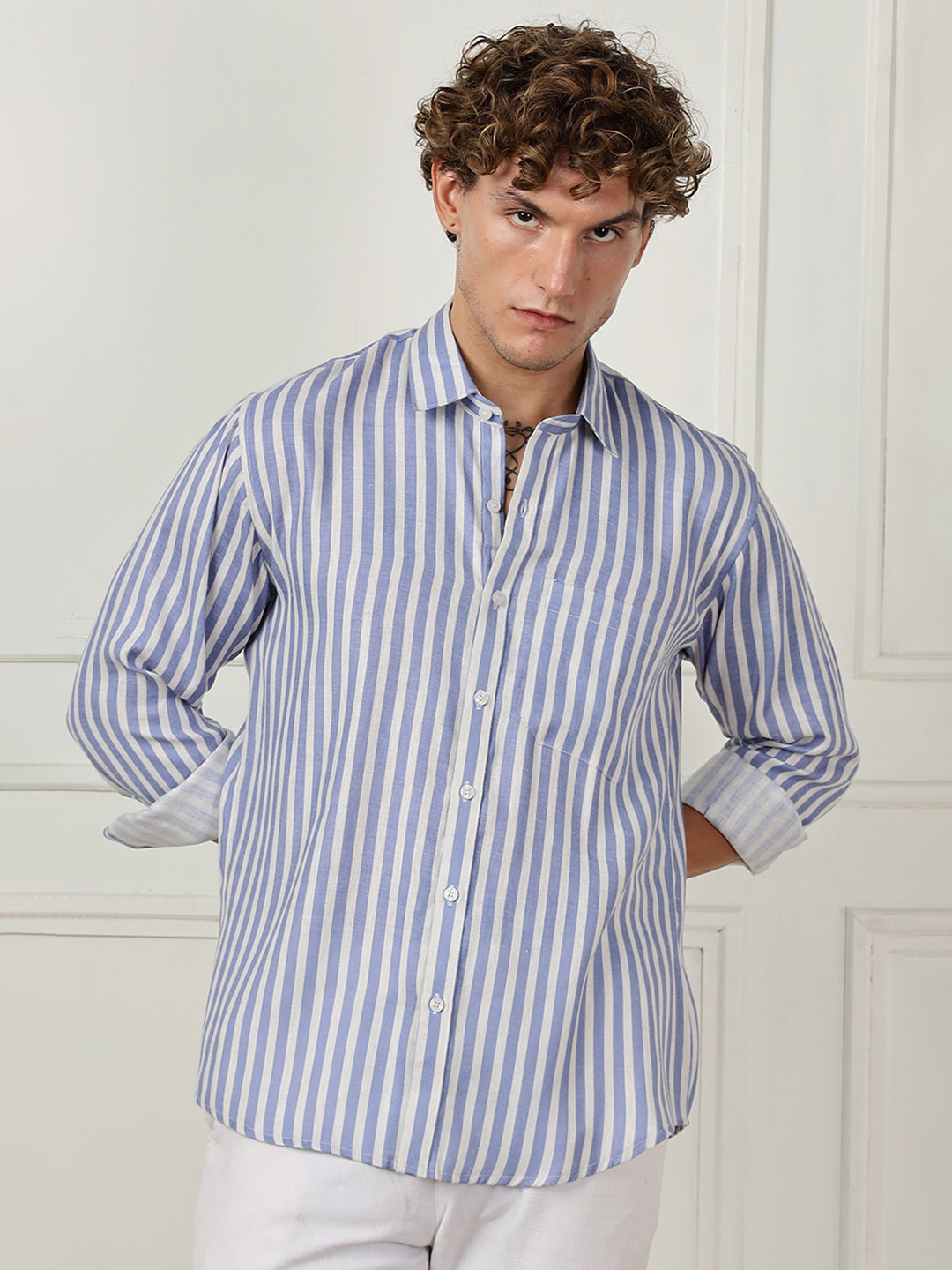 Vestirio Men Classic Fit Vertical Striped Spread Collar Casual Shirt