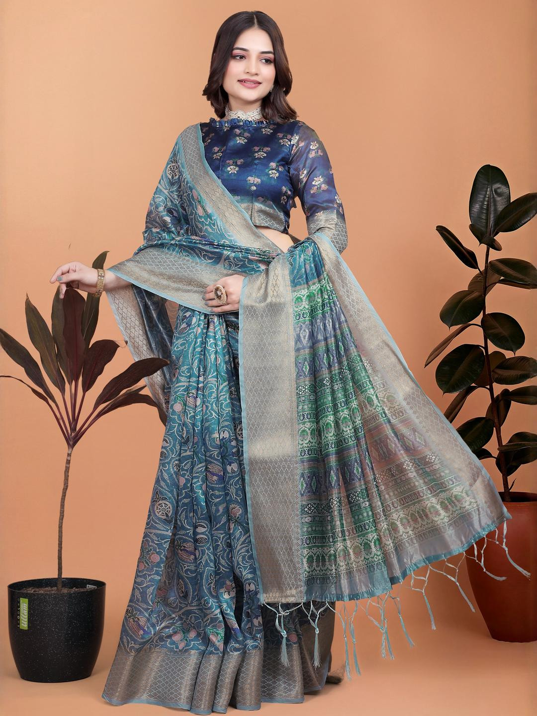 DIVASTRI Women Blue Floral Print Zari Silk Blend Saree