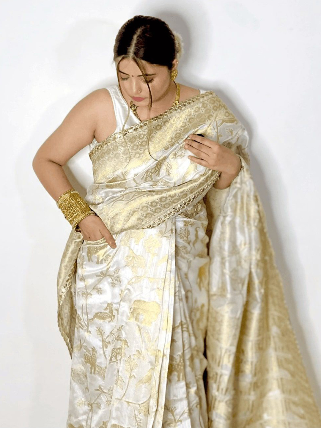 SOBELLESAREES Woven Design Zari Pure Cotton Banarasi Saree