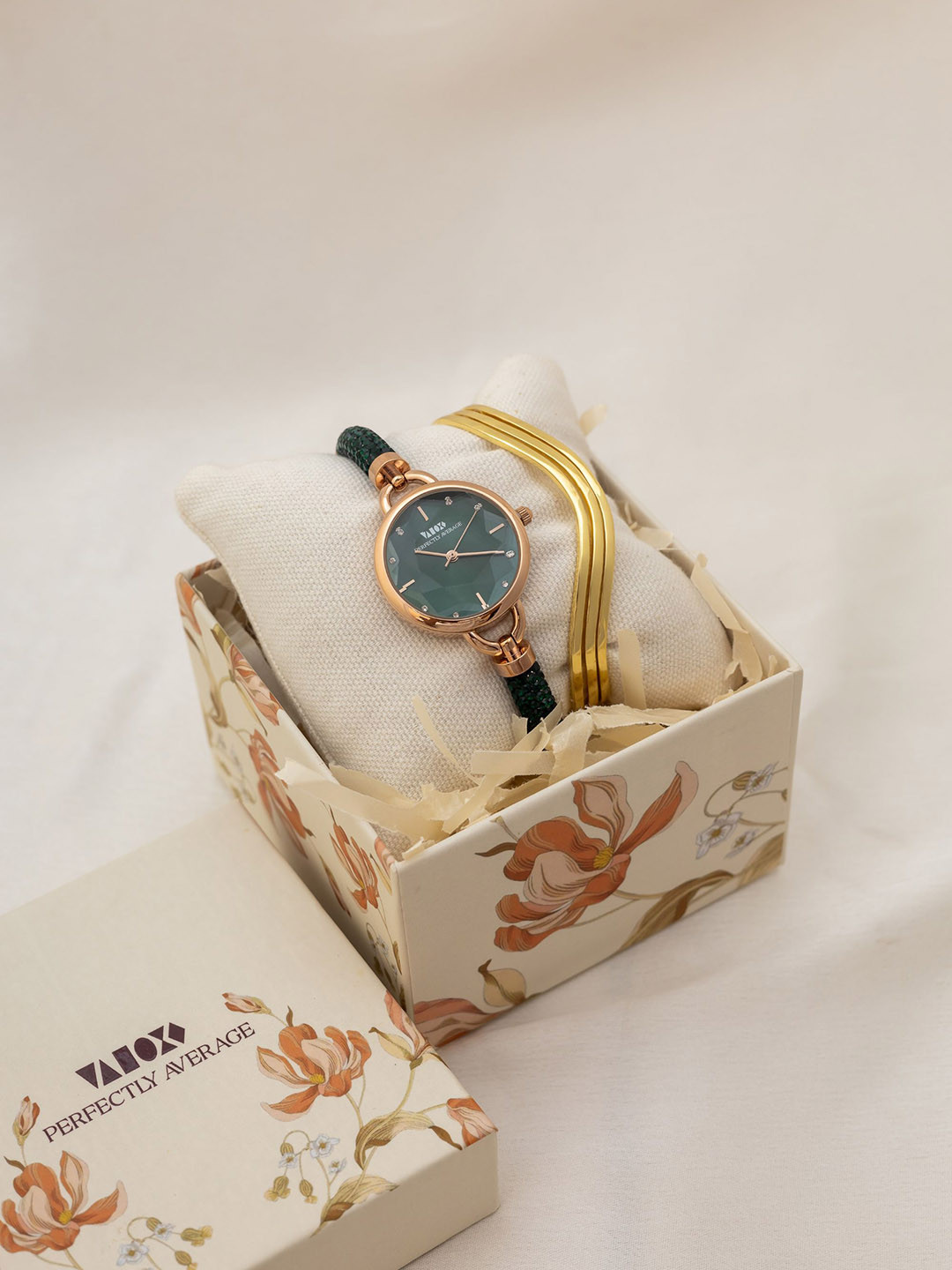 Perfectly Average Women Bracelet Watch Gift Sets PAJ-00010648