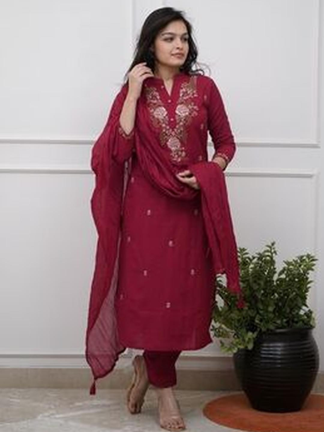 ATOXIC Women Maroon Viscose Rayon Kurta Sets