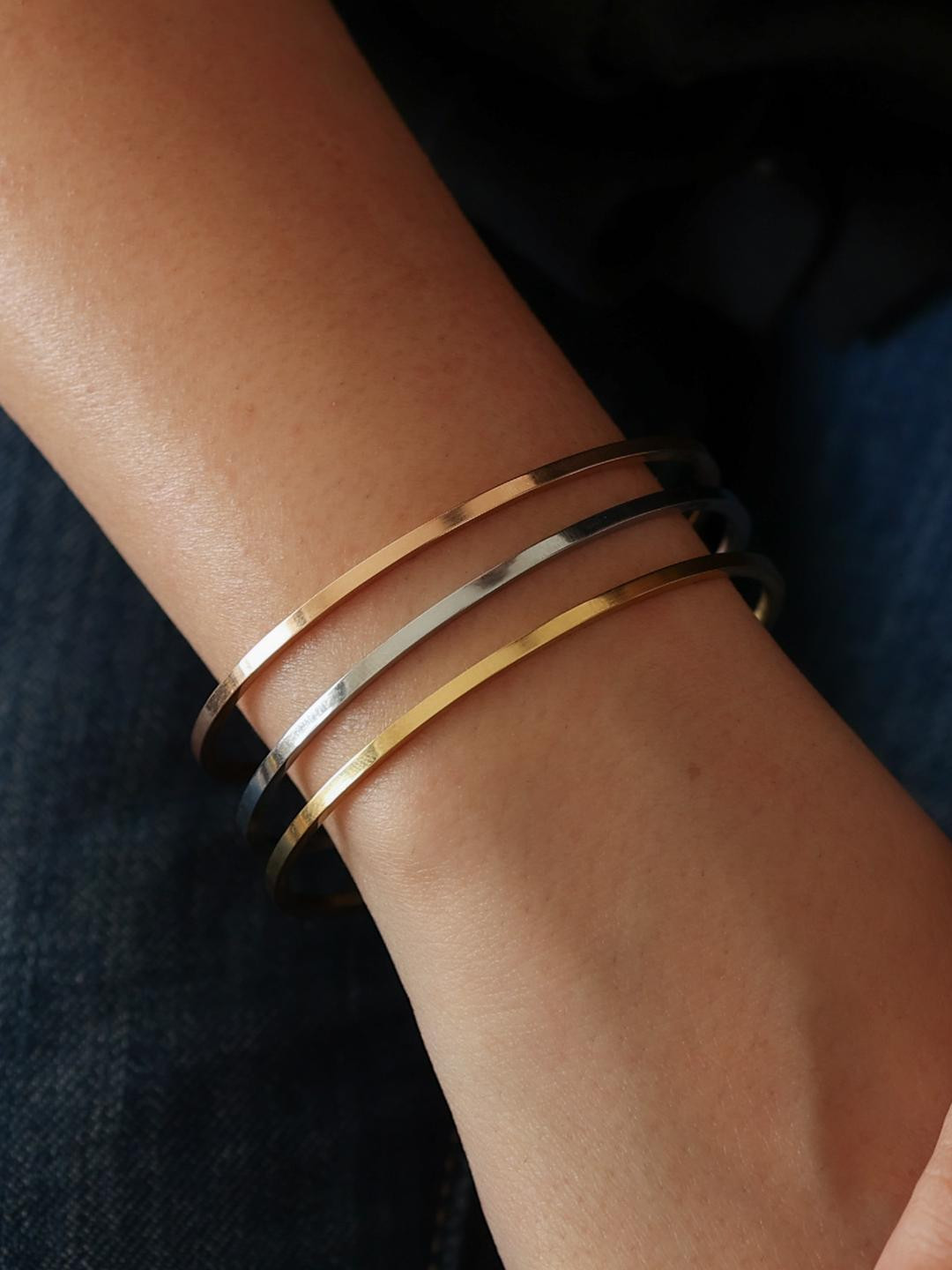 LOLO LePA Women Gold-Plated Bangle-Style Bracelet