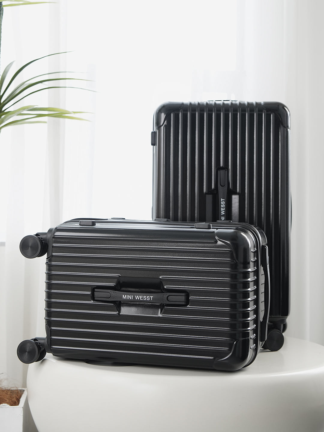 Mini west london Set Of 2 Textured Hard-Sided Trolley Bag