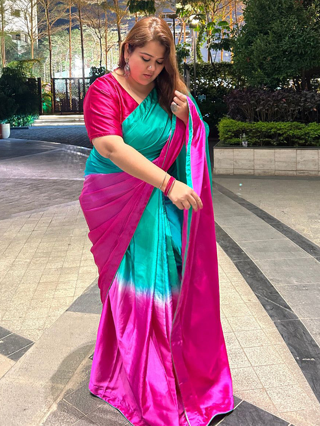 SOBELLESAREES Colourblocked Satin Saree