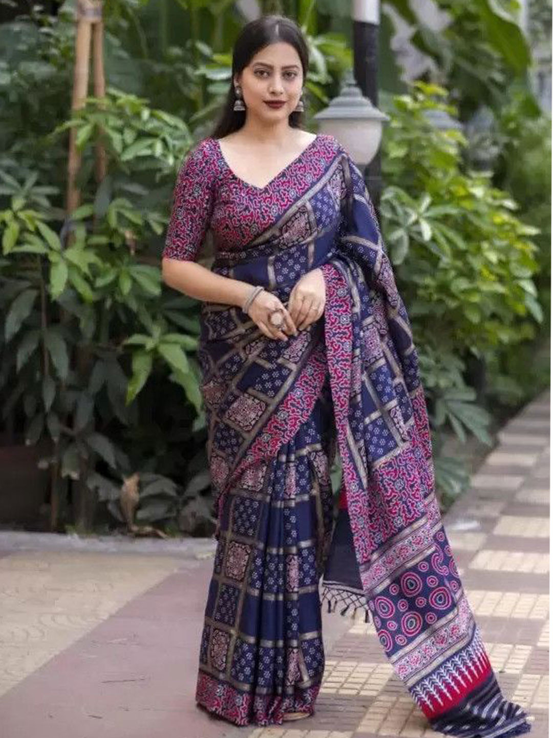 SSHAGUN LIFESTYLE Floral Bandhani Saree