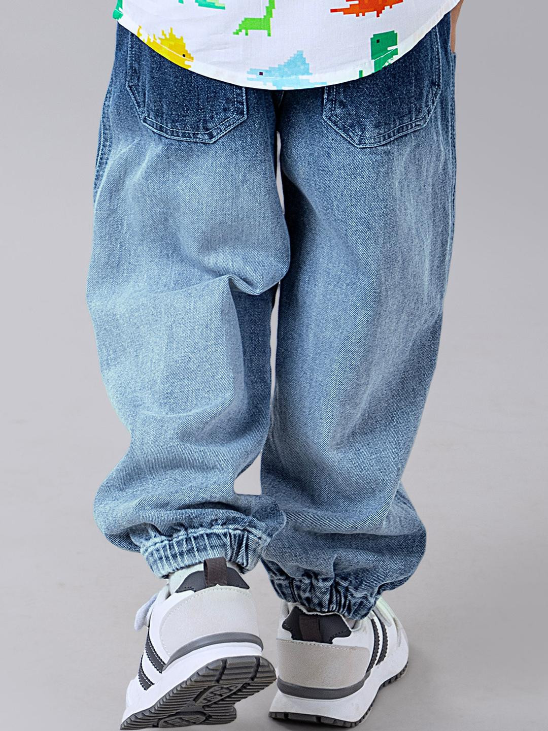 Hopscotch Boys Relaxed Fit Mid-Rise Light Fade Stretchable Joggers Denim Jeans