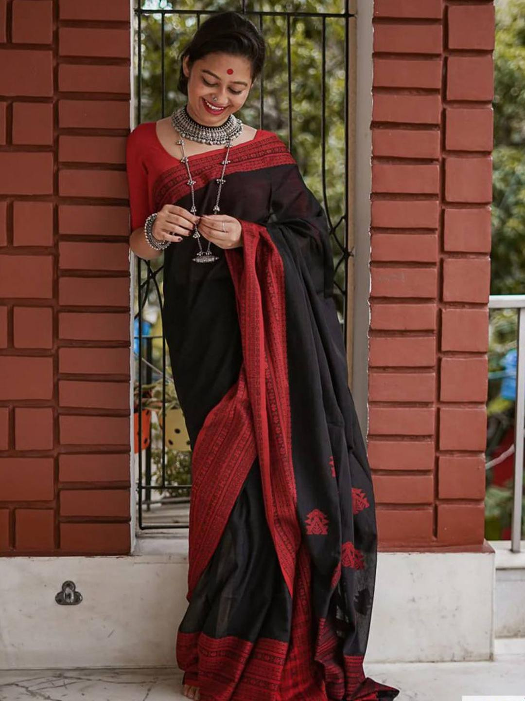 GHAN SALS Black Silk Blend Woven Design Sarees